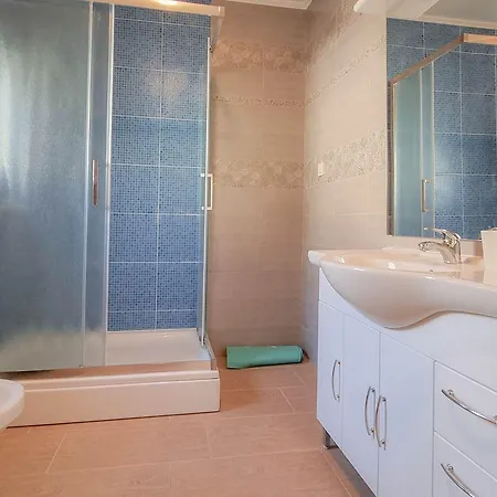 Apartamento Hundefreundliches Nur 550 Meter Zum Strand Mit Privatem Balkon, Klima, Wifi Karpinjan