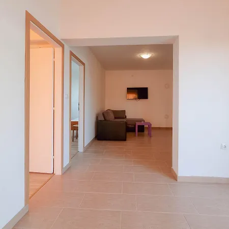 Hundefreundliches Nur 550 Meter Zum Strand Mit Privatem Balkon, Klima, Wifi Karpinjan