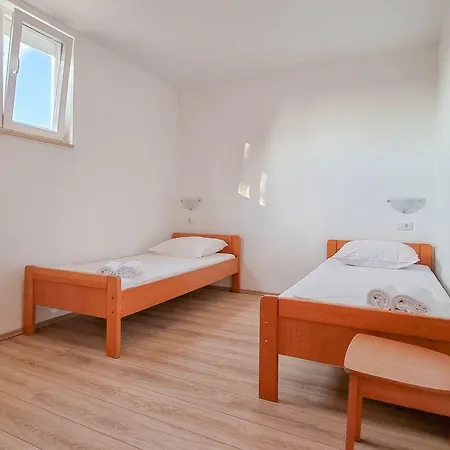 Hundefreundliches Nur 550 Meter Zum Strand Mit Privatem Balkon, Klima, Wifi Apartamento Karpinjan