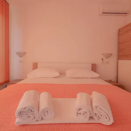 Apartamento Hundefreundliches Nur 550 Meter Zum Strand Mit Privatem Balkon, Klima, Wifi Karpinjan