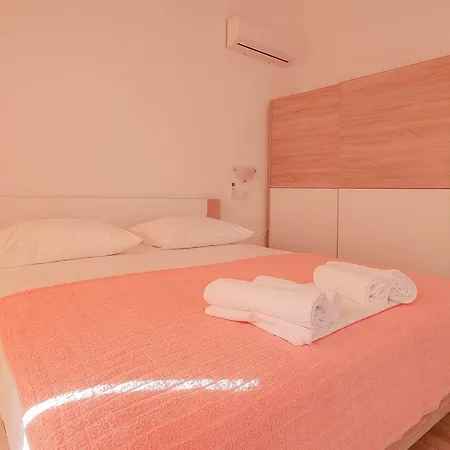 Hundefreundliches Nur 550 Meter Zum Strand Mit Privatem Balkon, Klima, Wifi Apartamento