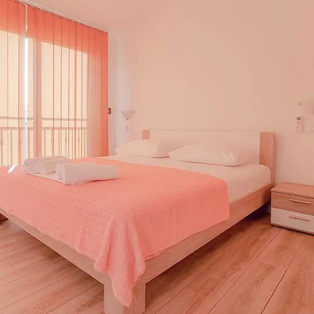 Hundefreundliches Nur 550 Meter Zum Strand Mit Privatem Balkon, Klima, Wifi Apartamento *