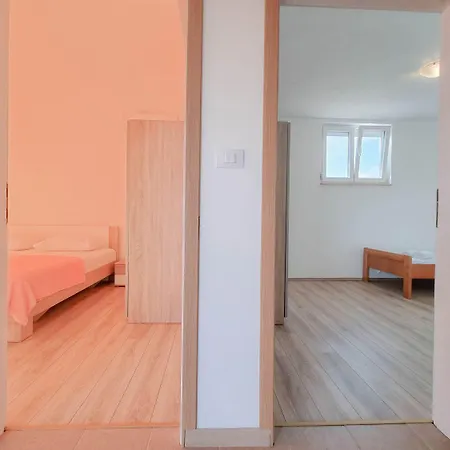 Hundefreundliches Nur 550 Meter Zum Strand Mit Privatem Balkon, Klima, Wifi Apartamento