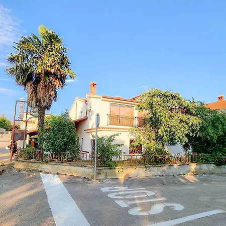 Apartamento Hundefreundliches Nur 550 Meter Zum Strand Mit Privatem Balkon, Klima, Wifi Karpinjan