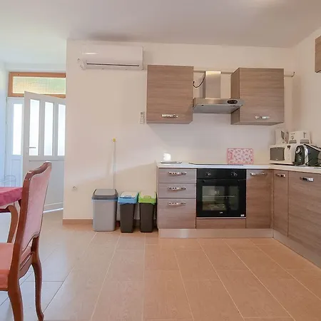 Hundefreundliches Nur 550 Meter Zum Strand Mit Privatem Balkon, Klima, Wifi