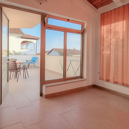 Apartamento Hundefreundliches Nur 550 Meter Zum Strand Mit Privatem Balkon, Klima, Wifi Karpinjan